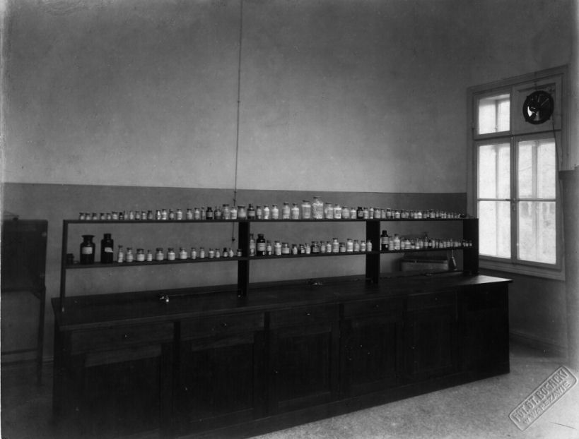 WSP, ul. Smolna 6 – laboratorium chemiczne, ze zbiorów Archiwum Koła Absolwentek WSP przy PTP